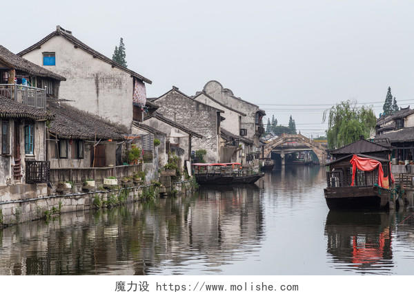 白色背景下秀丽的朱家角水乡古镇风景图江南旅游